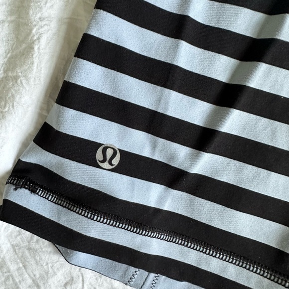 Lululemon exercise tank with build in bra size small - Picture 3 of 4